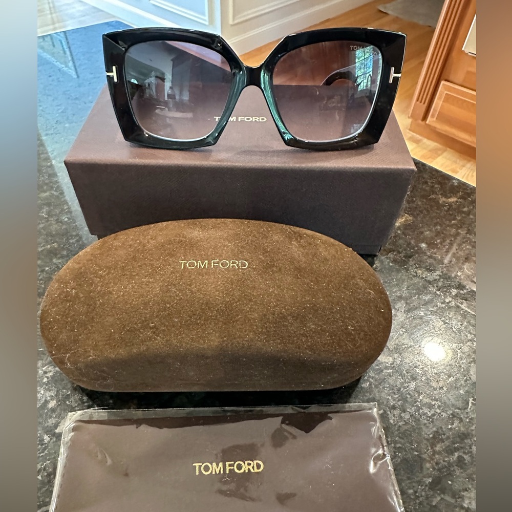 Tom Ford Black Sunglasses/ worn once!  Jacquetta!